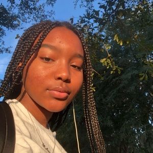 Meet your Posher, Demari